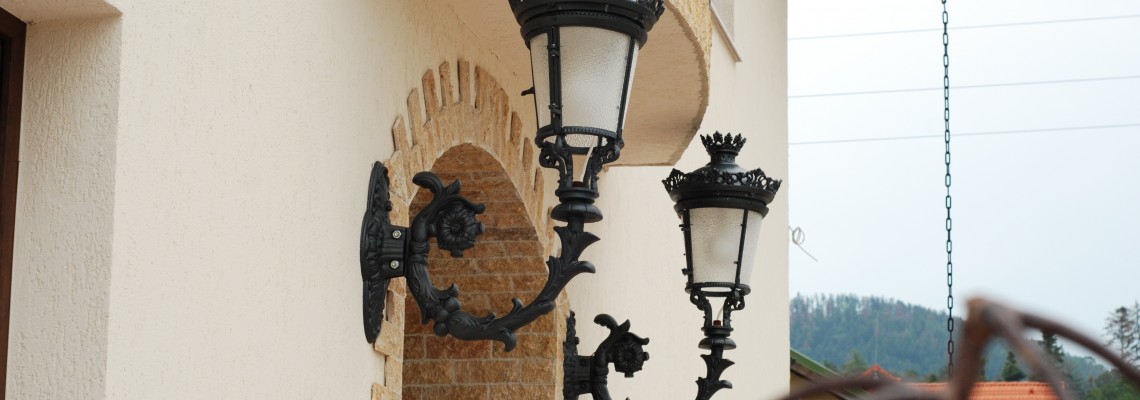 Wall lanterns for your courtyard!